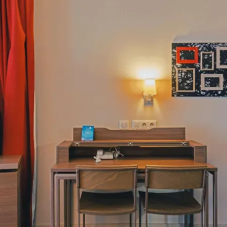 ホテル Comfort Saint-etienne 3*