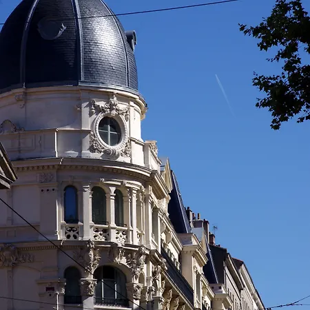 Comfort Saint-etienne Aparthotel 4*